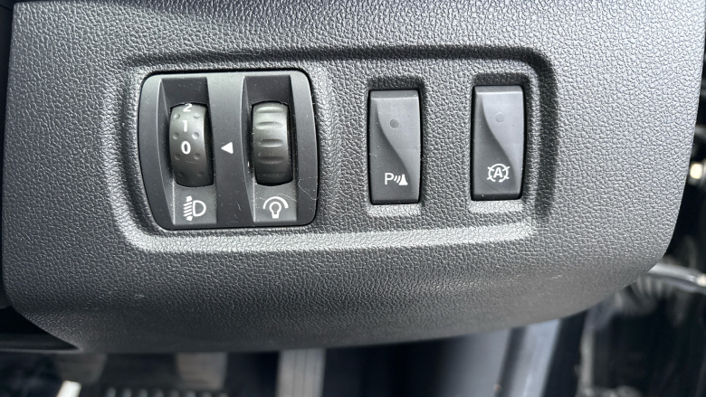 Renault Clio 1.5 dCi 90 Iconic 25 Nav 5dr Diesel Hatchback